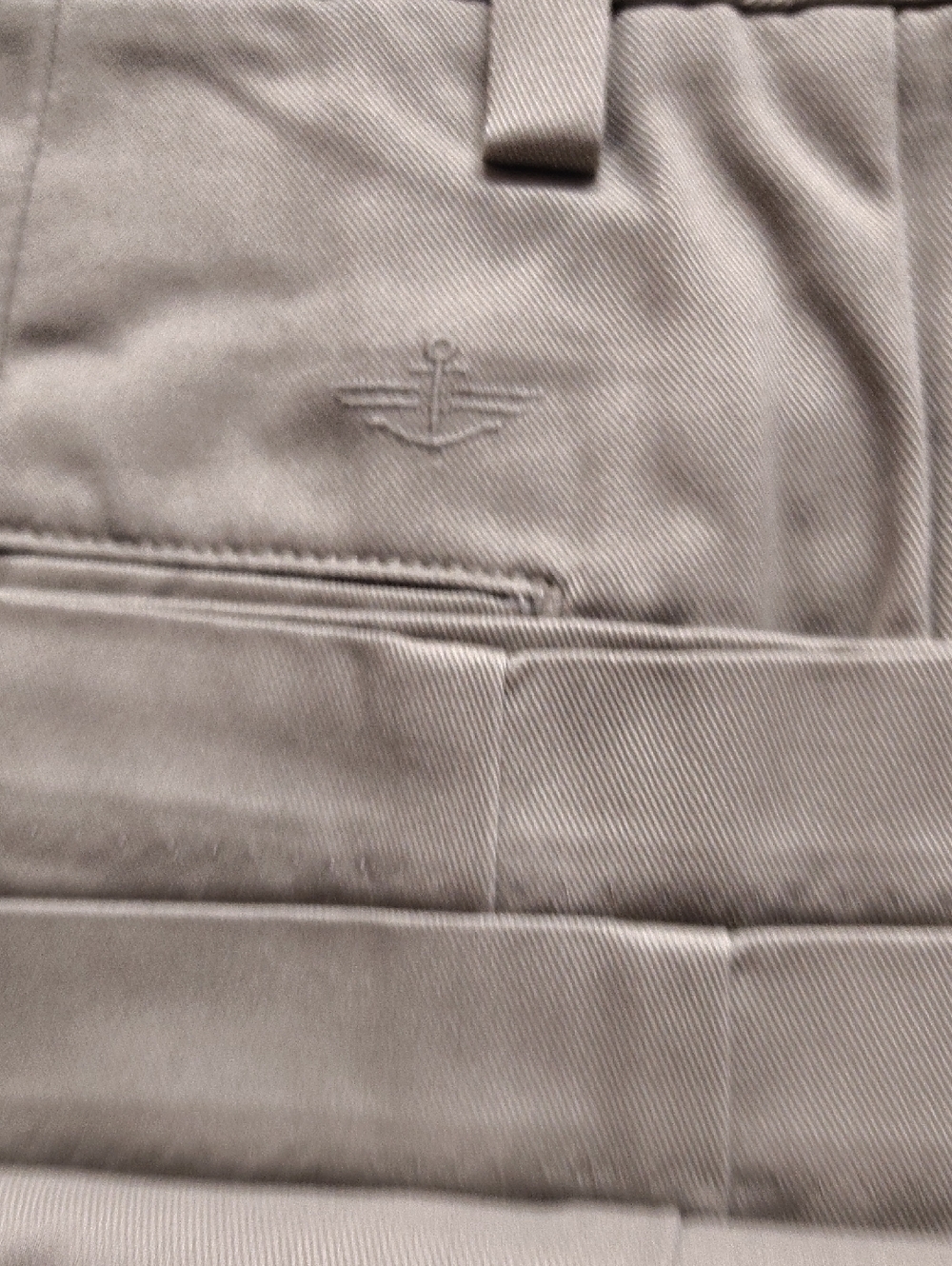 Dockers Men's Khaki Chinos in Light Tan